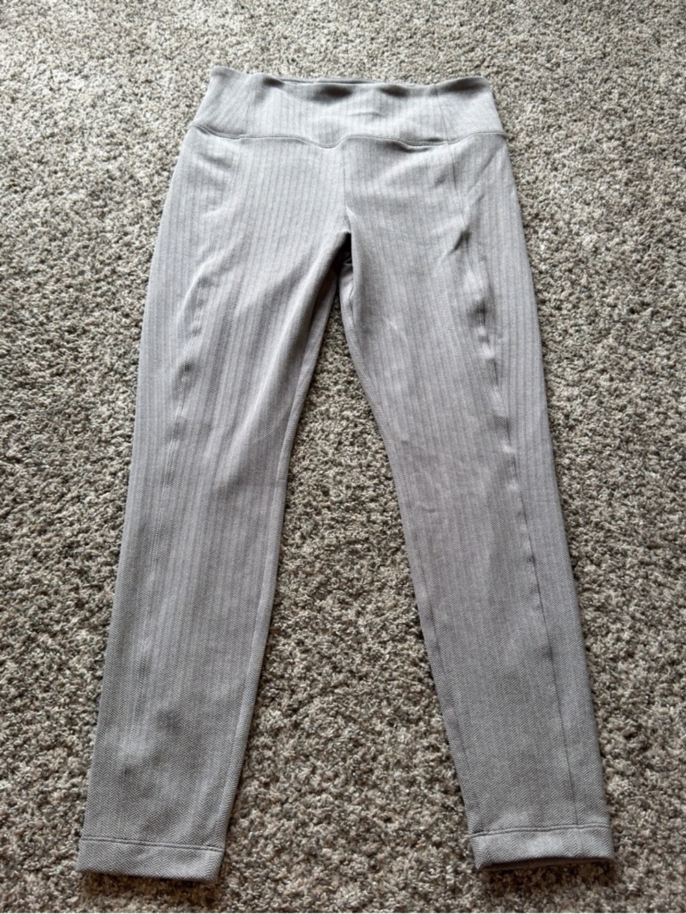 Athleta Ribbed Delancey Herringbone Leggings with back pockets in Light Gray